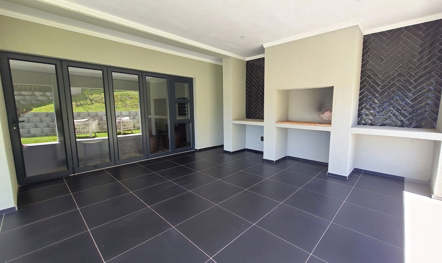 5 Bedroom Property for Sale in Theescombe Eastern Cape